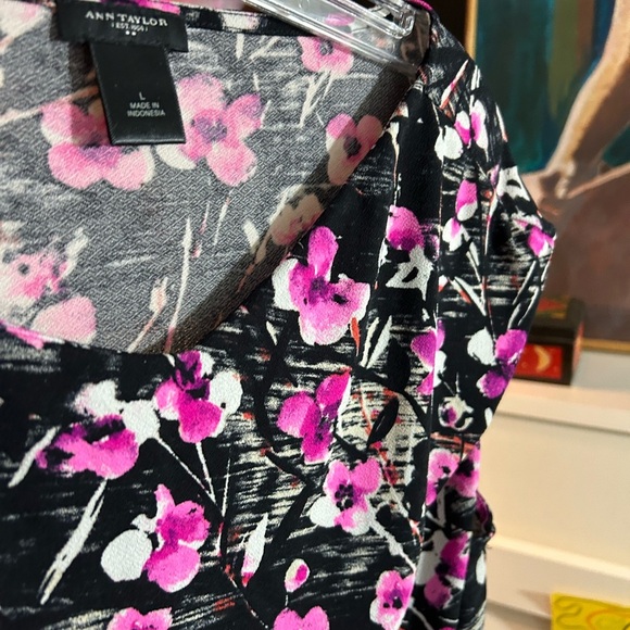 Ann Taylor Black and Pink Floral Top L - Picture 10 of 12